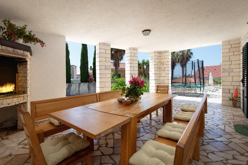 فندق Family Villa Vjeka With Private Pool And Large Garden
