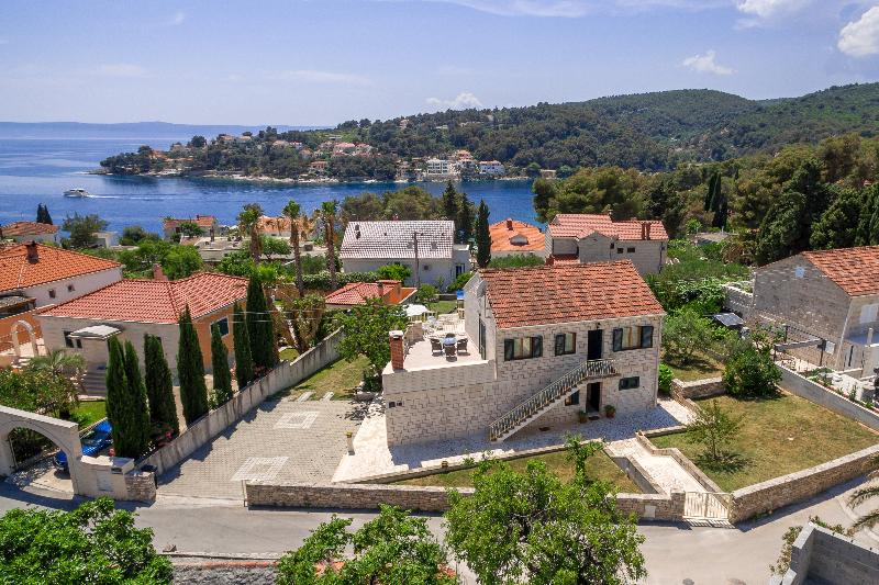فندق Family Villa Vjeka With Private Pool And Large Garden