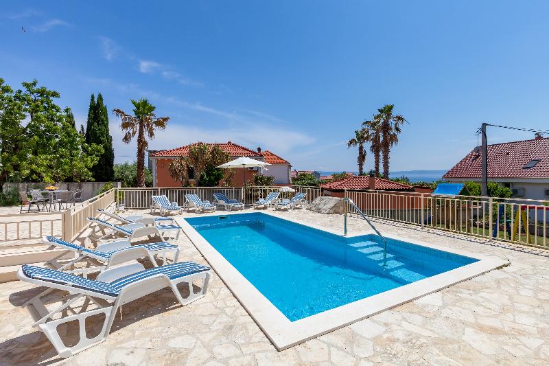 فندق Family Villa Vjeka With Private Pool And Large Garden