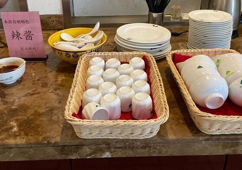 Отель Greentree Inn Anhui Wuhu Zhongshan Road Pedestrian Street Express