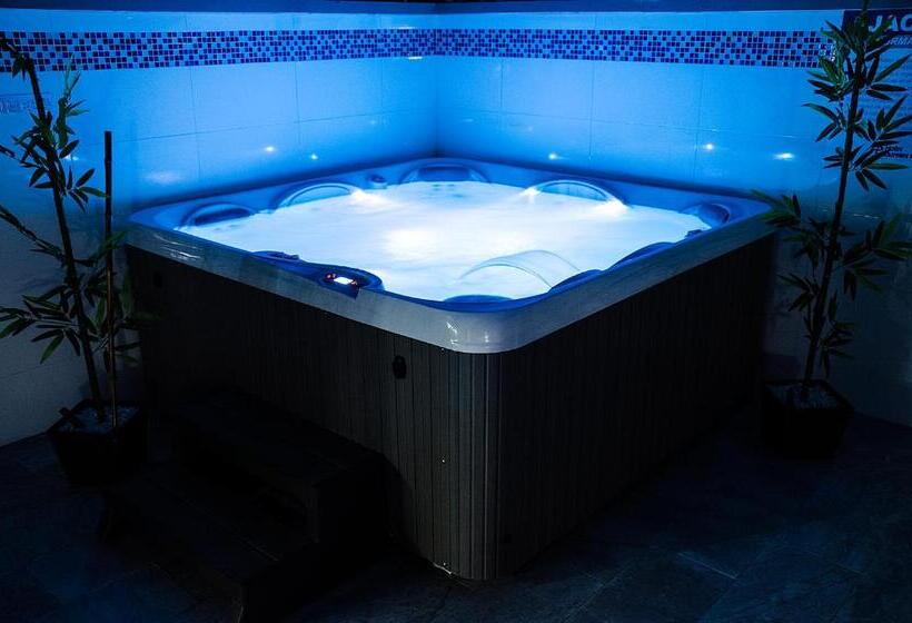 هتل Laureles Plaza