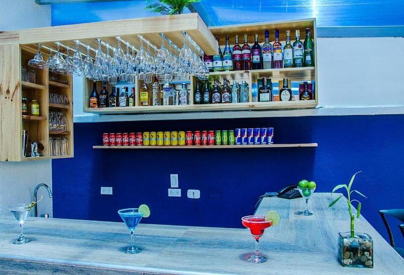 هتل Laureles Plaza