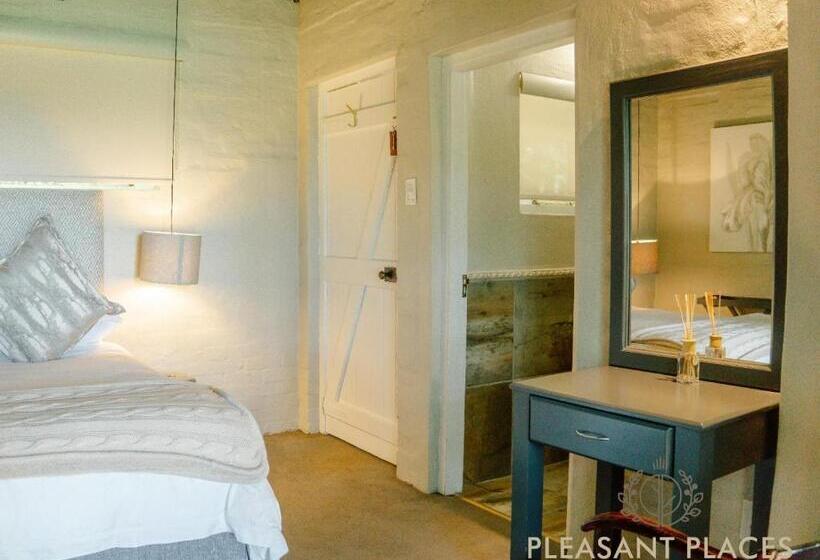 فندق Pleasant Places By Sanaandi