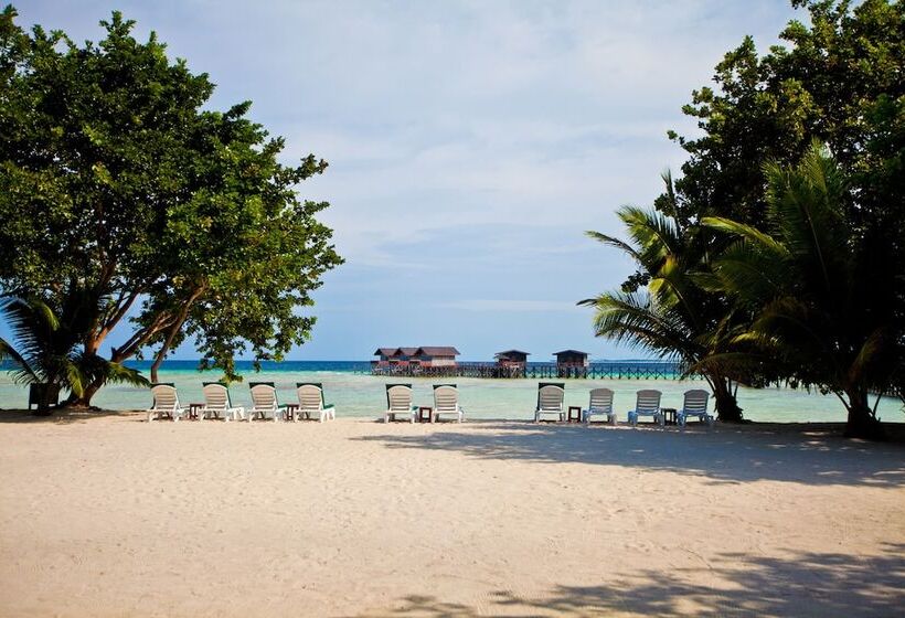 هتل Pom Pom Island Resort