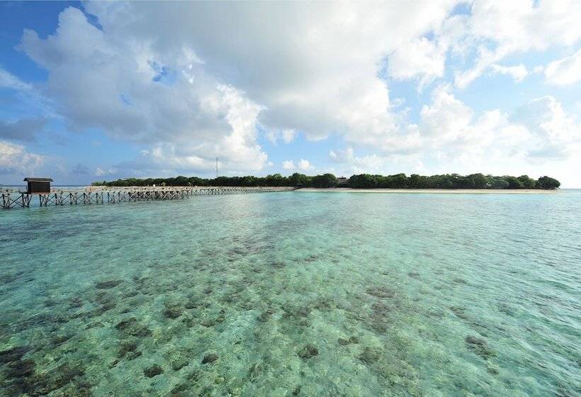 هتل Pom Pom Island Resort