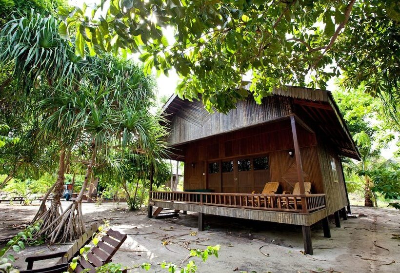 هتل Pom Pom Island Resort
