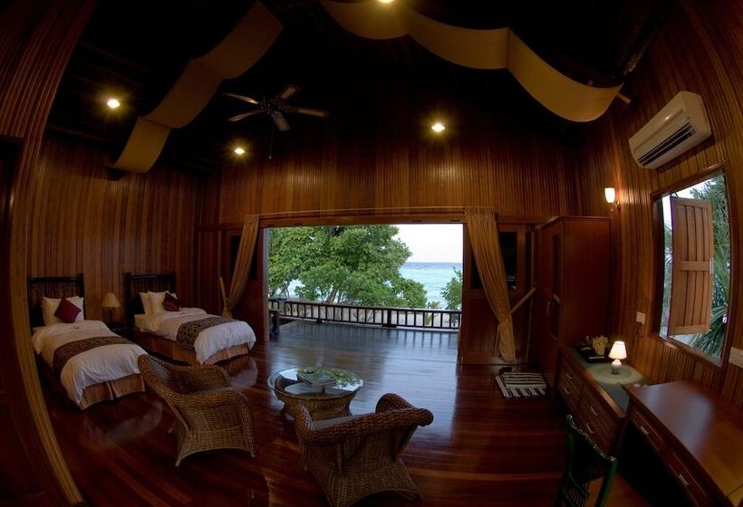 هتل Pom Pom Island Resort