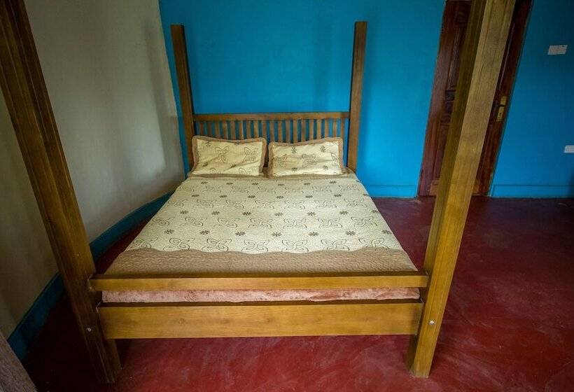 Hotel Roots Retreat And Camping Resort