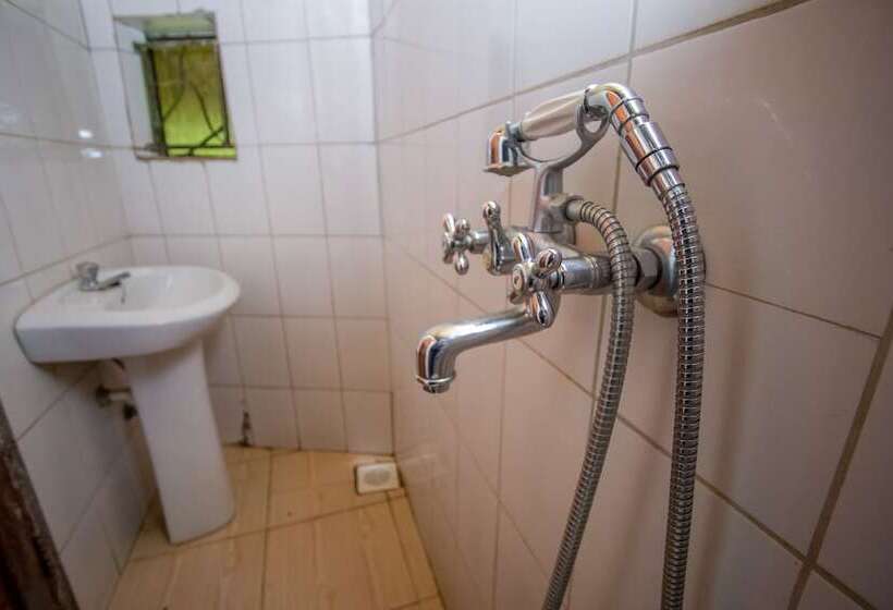 Hotel Roots Retreat And Camping Resort