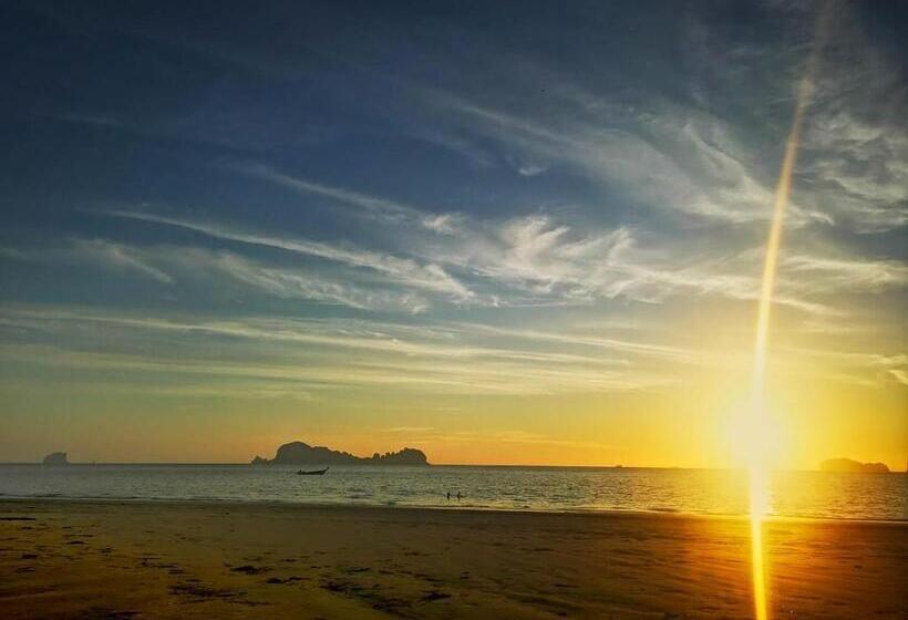 בית מלון כפרי Sukorn Andaman Beach Resort