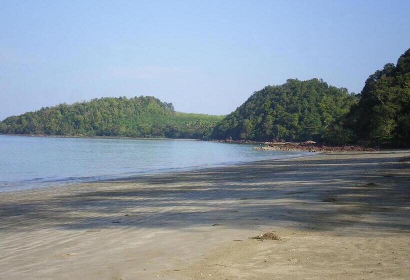 בית מלון כפרי Sukorn Andaman Beach Resort