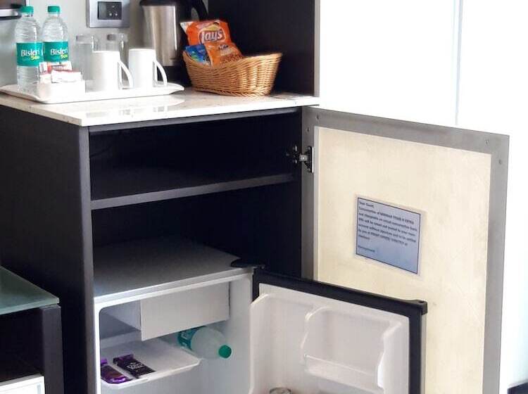 هتل The Flora Grand