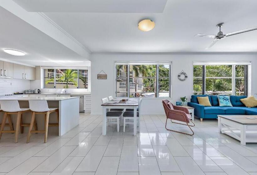 هتل Airlie Summit Apartments