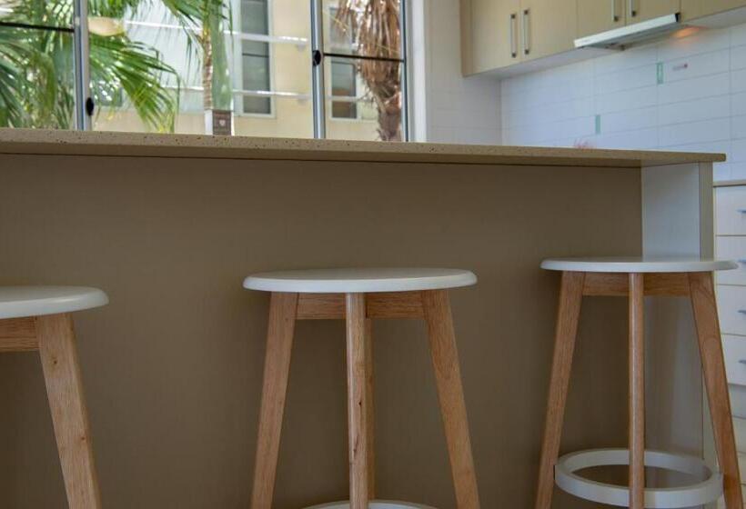 هتل Airlie Summit Apartments