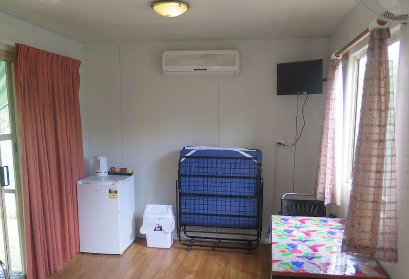 هتل Batchelor Holiday Park