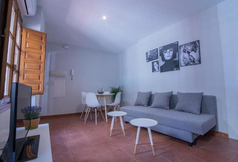 Apartamentos Nahira Suites 3000