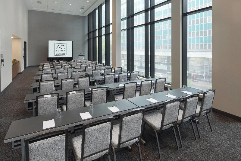 בית מלון כפרי Hôtel Ac Montréal Centre Ville