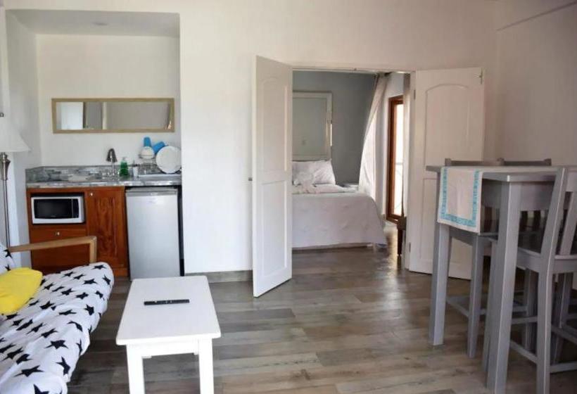 בית מלון כפרי The Beach Club Resort At Caye Caulker