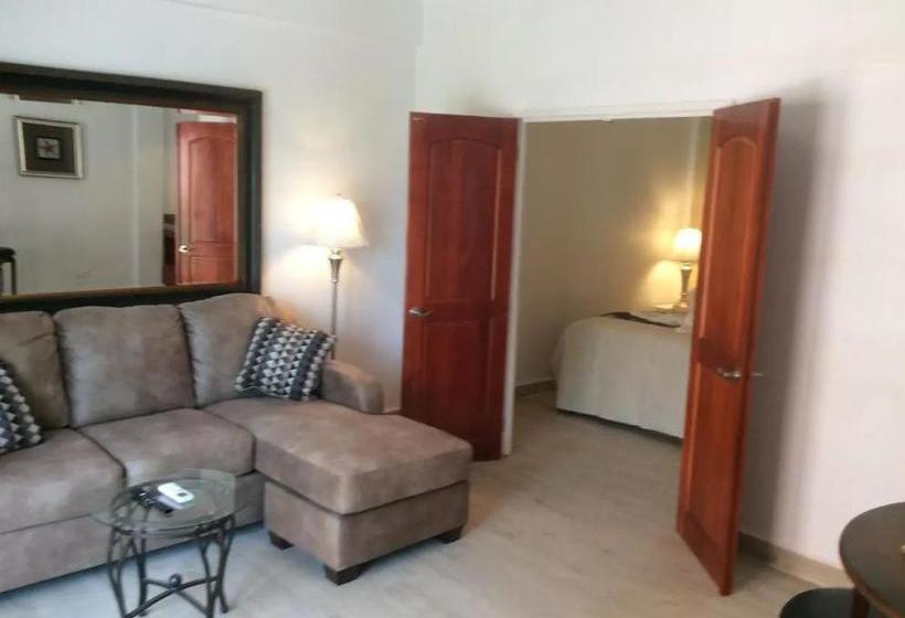 בית מלון כפרי The Beach Club Resort At Caye Caulker