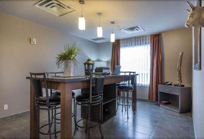 בית מלון כפרי Timber Ridge Inn And Suites