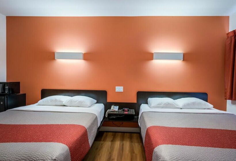 Motel 6 Sudbury, On