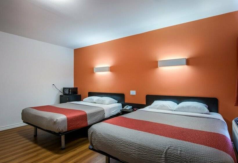 Motel 6 Sudbury, On