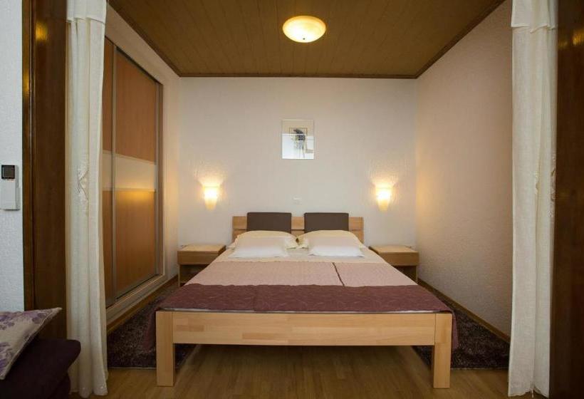 هتل Apartments Villa Nola