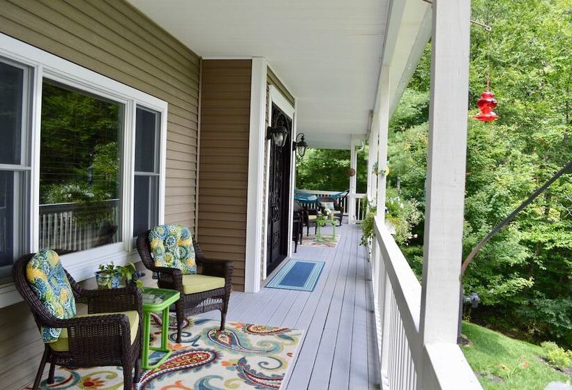 ホテル Bald Mountain House Inn At The Wolf Laurel Resort