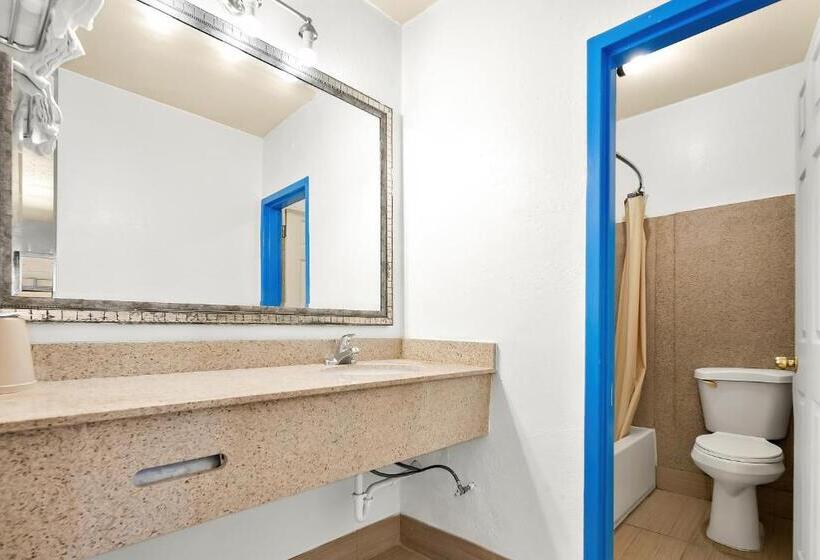 هتل Capitol Inn And Suites