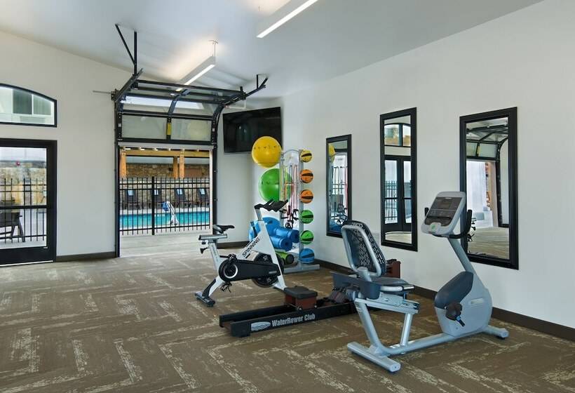 Отель Oxford Suites Sonoma Rohnert Park