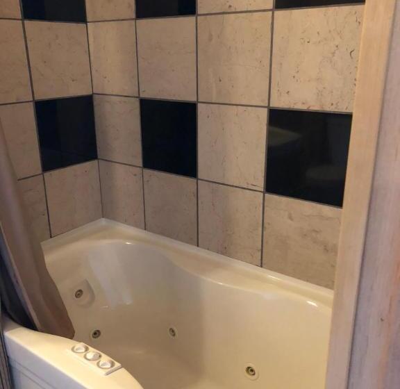 فندق Red Lodge Inn