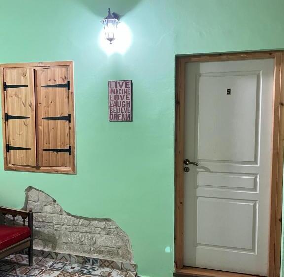 هتل Zouglas App Guesthouse