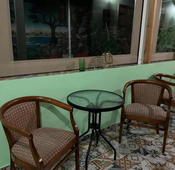 هتل Zouglas App Guesthouse