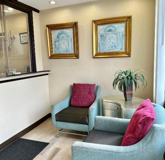 בית מלון כפרי Whistling Pines   Daily & Extended Stay, Elizabeth City