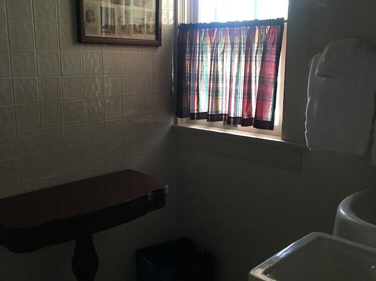 ホテル Far View   A Bed & Breakfast Estate