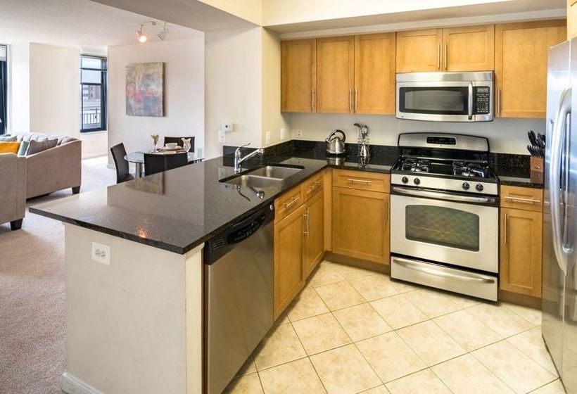 هتل Global Luxury Suites at Metropolitan South