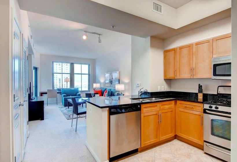 هتل Global Luxury Suites at Metropolitan South