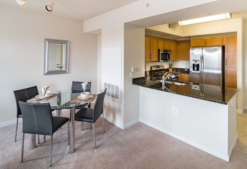 هتل Global Luxury Suites at Metropolitan South