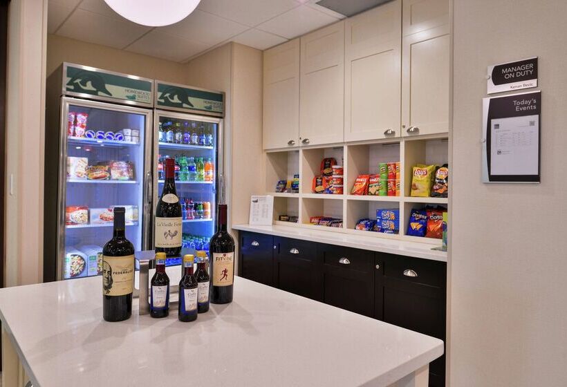 هتل Homewood Suites By Hilton Des Moines Airport