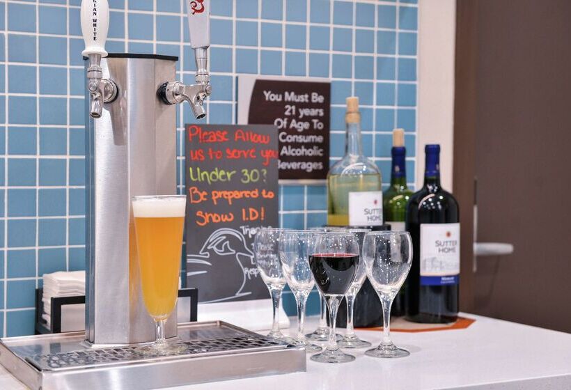 هتل Homewood Suites By Hilton Des Moines Airport