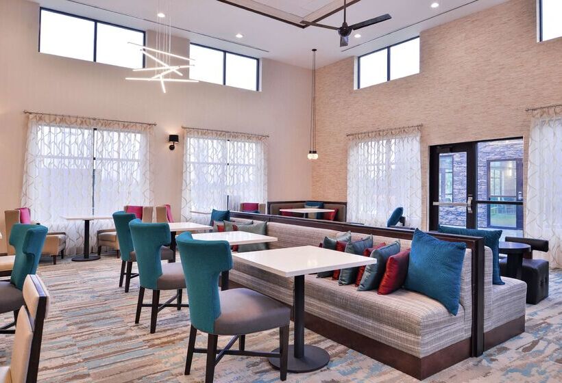هتل Homewood Suites By Hilton Des Moines Airport