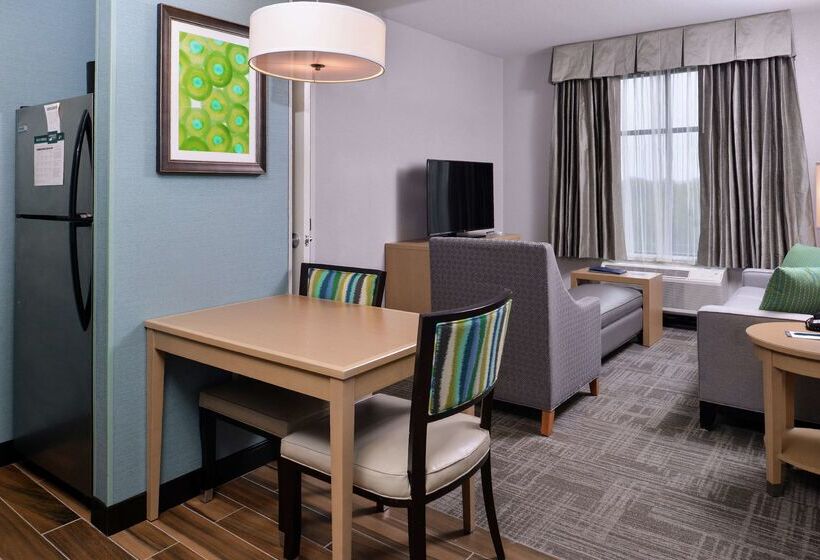 هتل Homewood Suites By Hilton Des Moines Airport