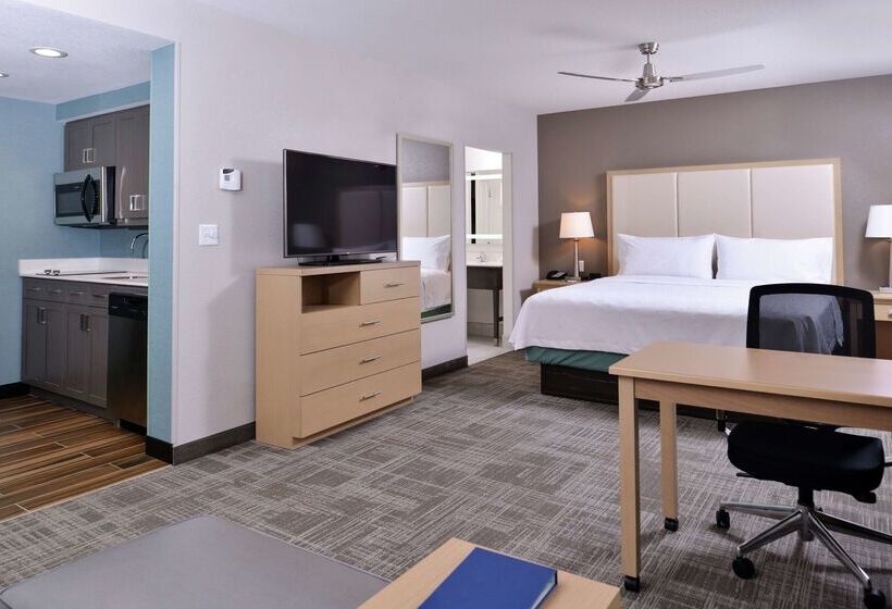 هتل Homewood Suites By Hilton Des Moines Airport