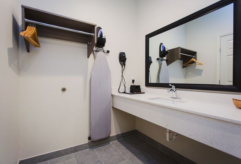 هتل Scottish Inn & Suites  Atascocita