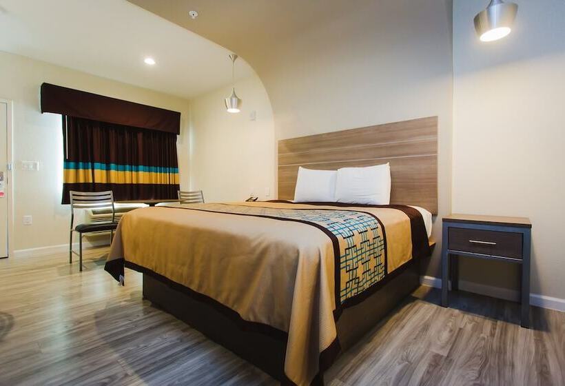 هتل Scottish Inn & Suites  Atascocita