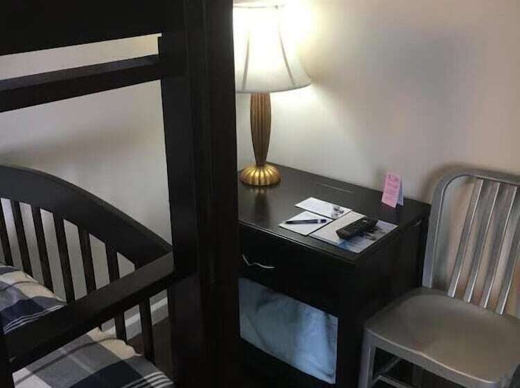 호텔 The Waldport Inn