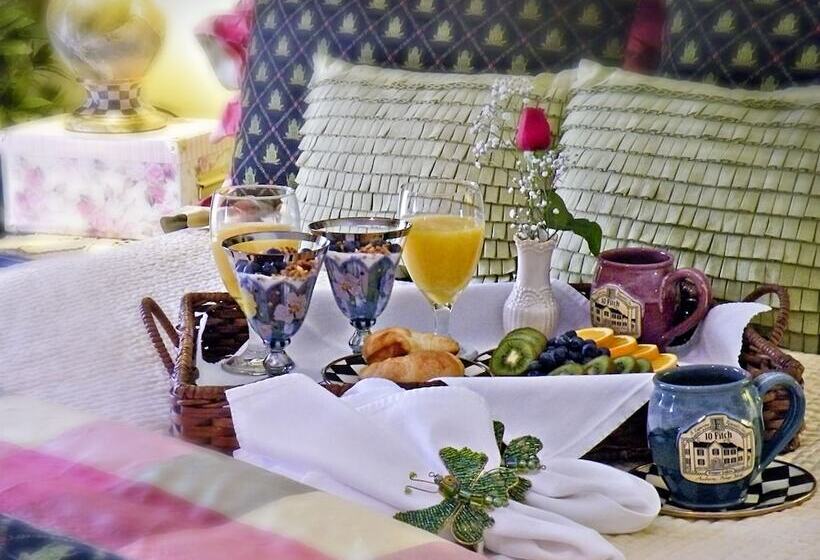 فندق 10 Fitch Luxurious Romantic Inn