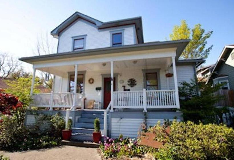 فندق Anne Hathaway House