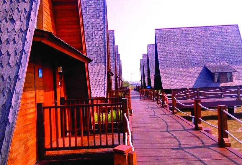 هتل Cirebon Waterland