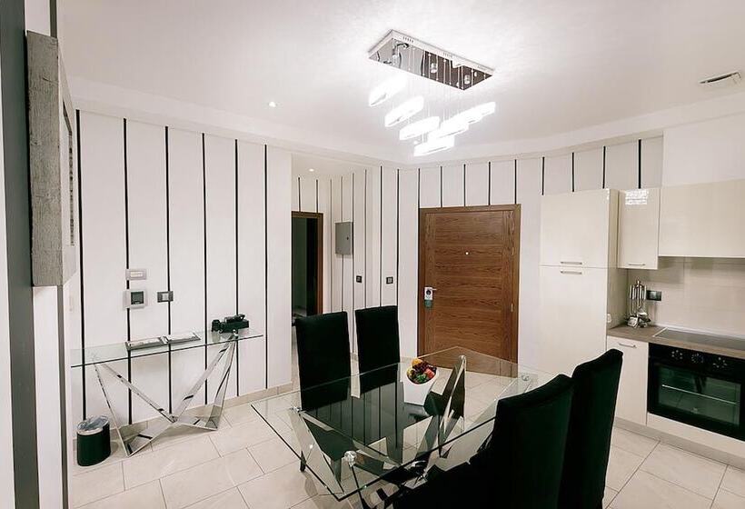 酒店 Oak Plaza Suites